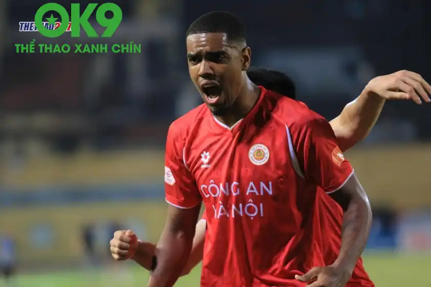 Alan ghi bàn thắng duy nhất cho CAHN Alan ghi bàn thắng duy nhất cho CAHN